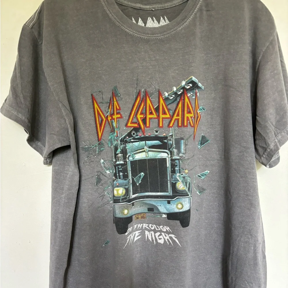 Def Leppard On Through The Night T Shirt - Picture 3 of 3